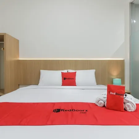RedDoorz near Mall SKA Pekanbaru-3
